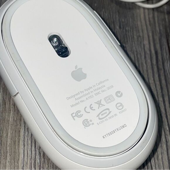 Apple Wired Mighty Mouse Model No. A1152 - Picture 5 of 10